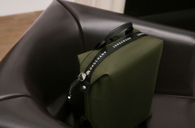 ル フローネ パスポートカバー タートルダヴ - レザー | ロンシャン JP