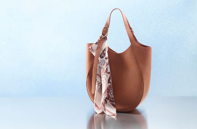 ル フローネ パスポートカバー キャラメル - レザー | ロンシャン JP