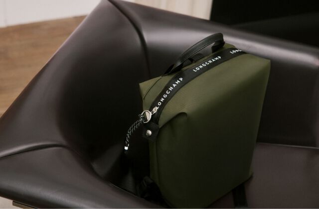 LONGCHAMP ル フローネ パスポートカバー タートルダヴ ル フローネ パスポートカバー タートルダヴ - レザー | ロンシャン JP