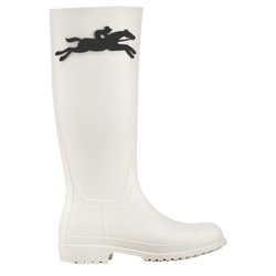 Flat boots
