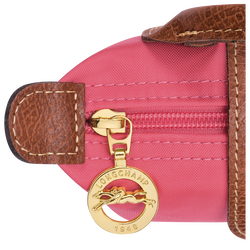 THE BAG REVIEW: LONGCHAMP LE PLIAGE POUCH WITH HANDLE IN GRENADINE