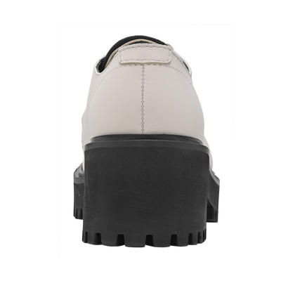 La Voyaguse Sapatos Derby, Papel