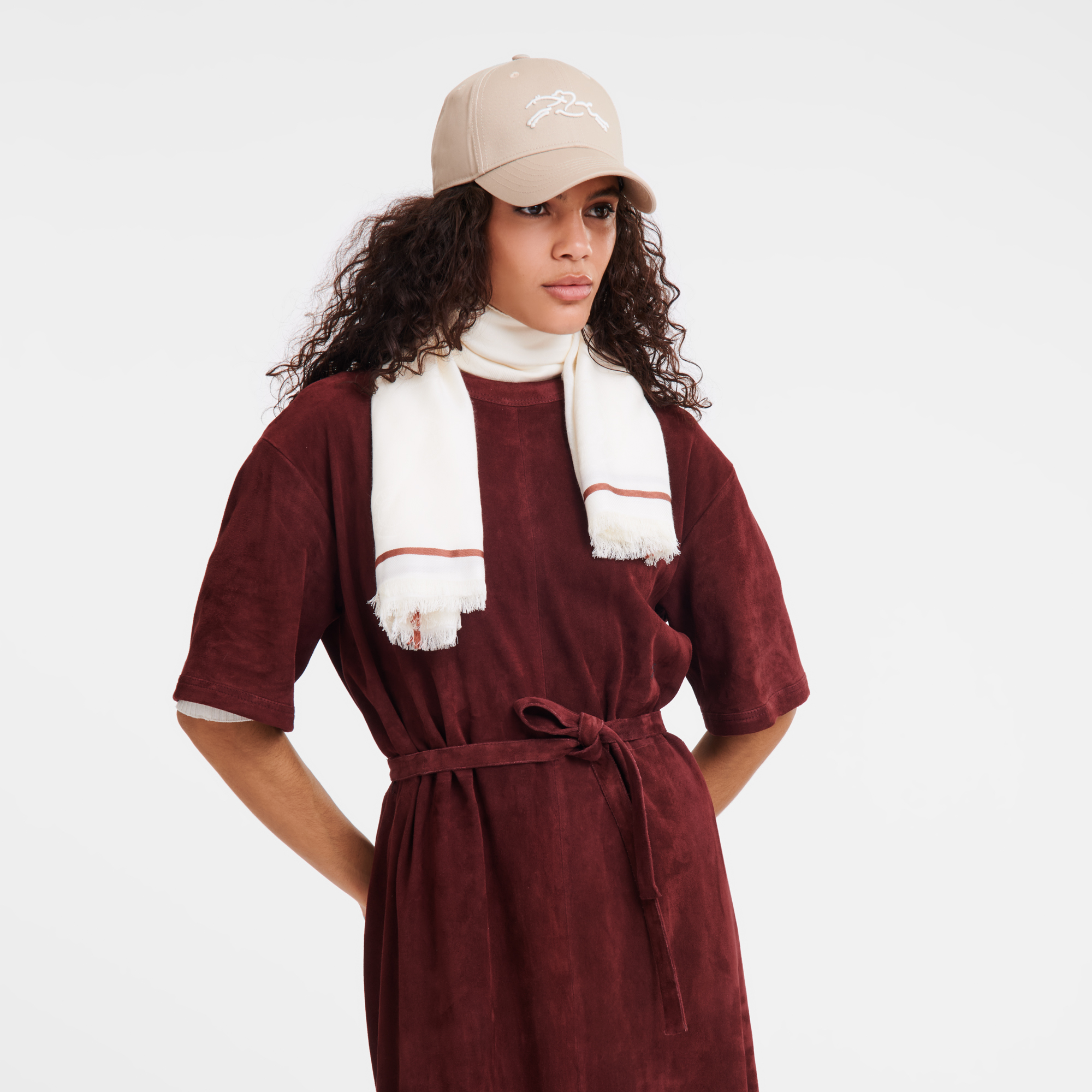 La M&eacute;daille Longchamp Stole,  Avorio