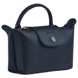 Longchamp's “Le Pilage Du Monde” collection is an ode to urban travelling