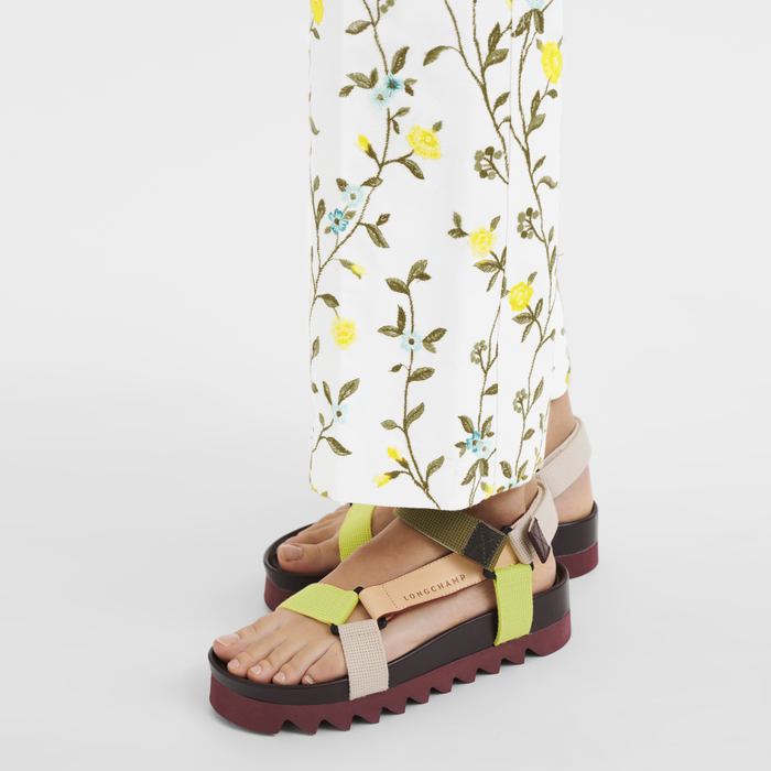 HERBST-WINTER-KOLLEKTION 2023 Flache Sandalen, Bordeaux