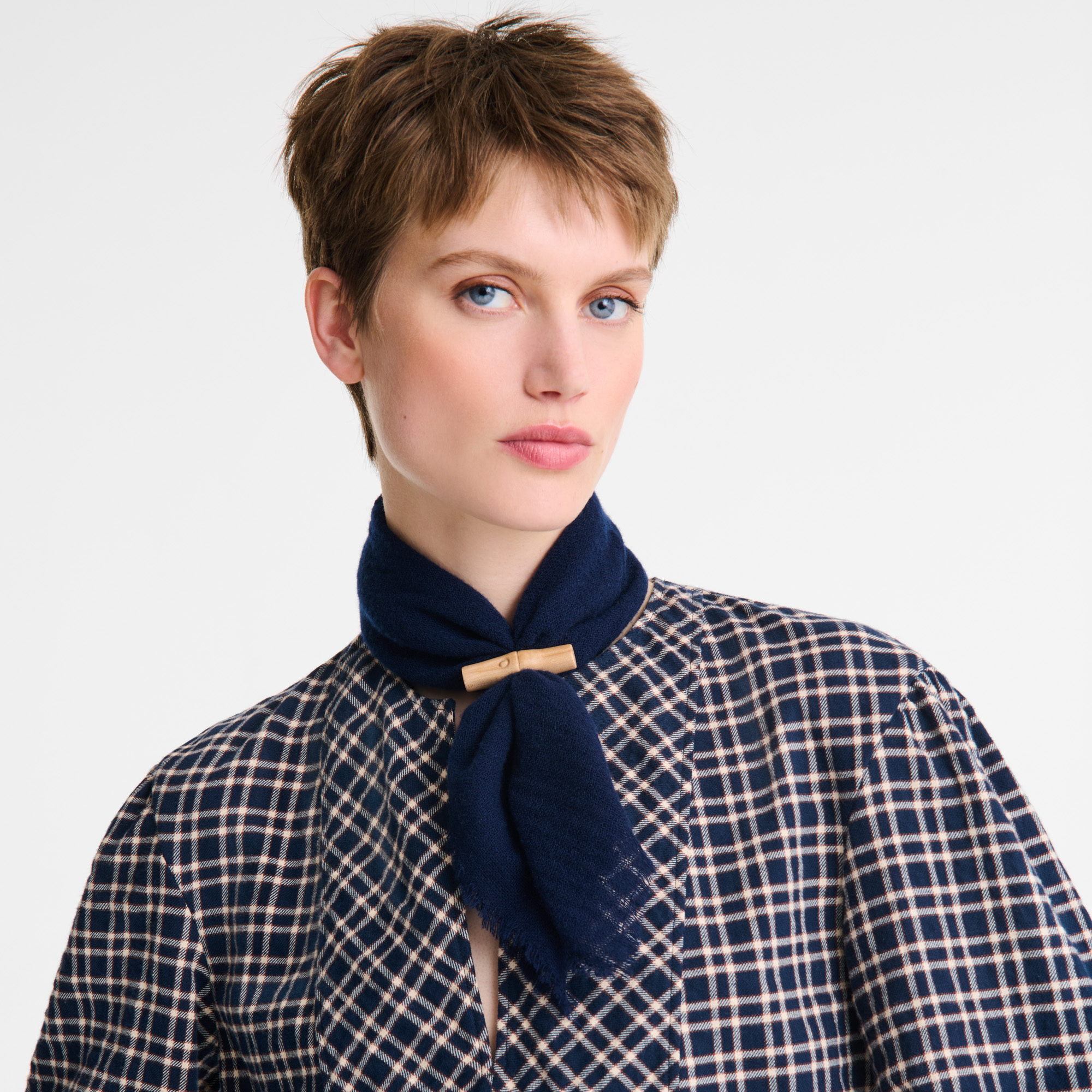 Stole, Navy - View 2 of
2 - zoom in L'Hiver en douceur Stole, Navy