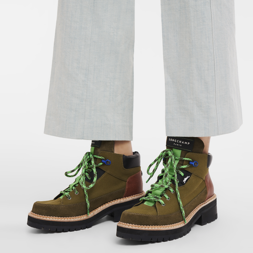 Kollektion Frühjahr/Sommer 2023 Niedrige Stiefel, Khaki