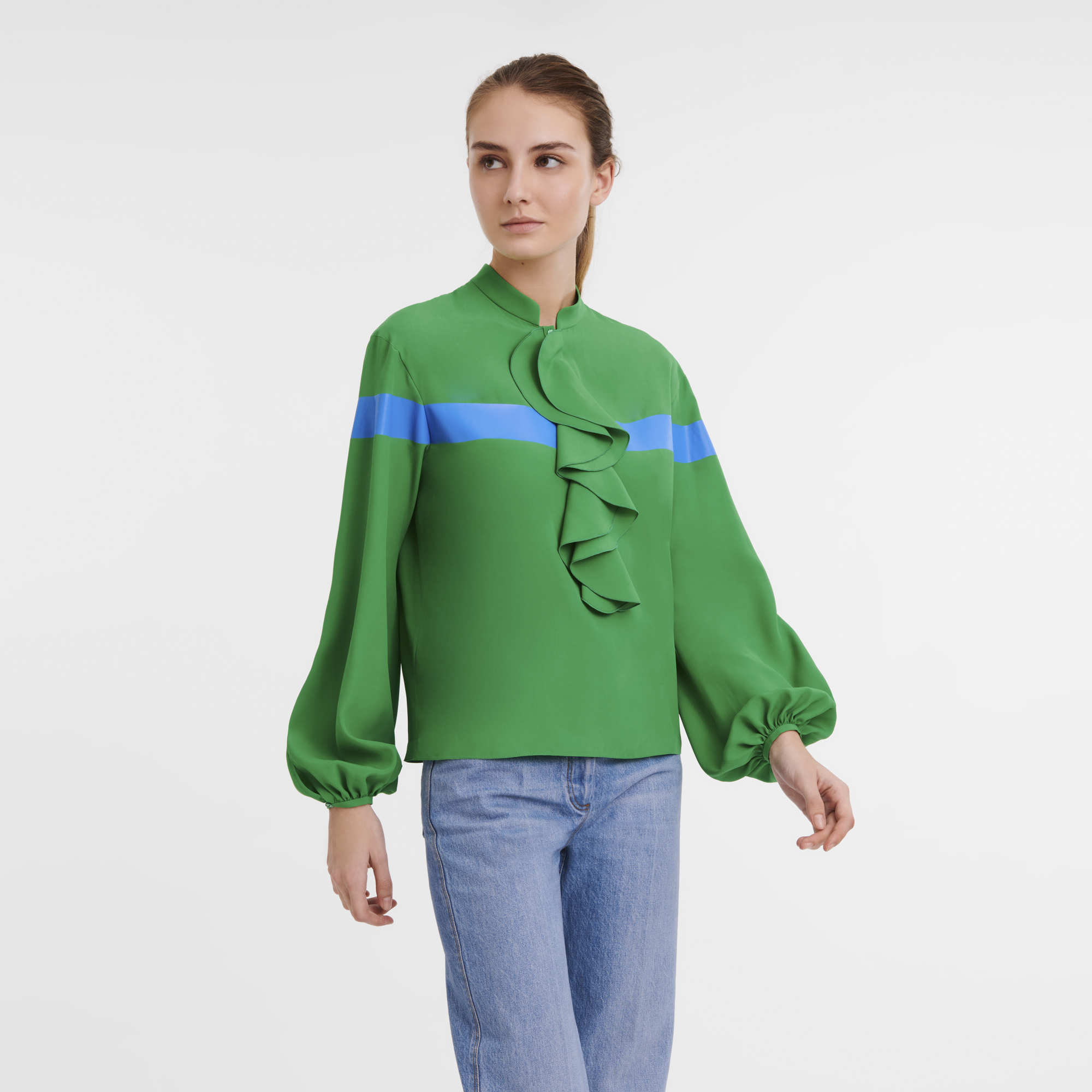 null Bluse, Rasen