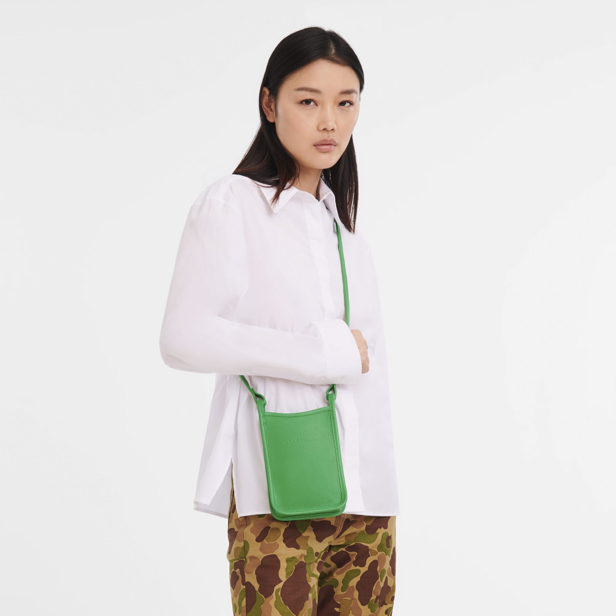 Le Foulonné Mobiltelefon-Etui mit Lederbändchen, Rasen